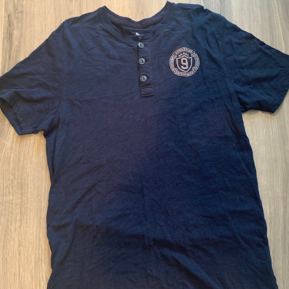 Men’s XL Old Navy short sleeve shirt
